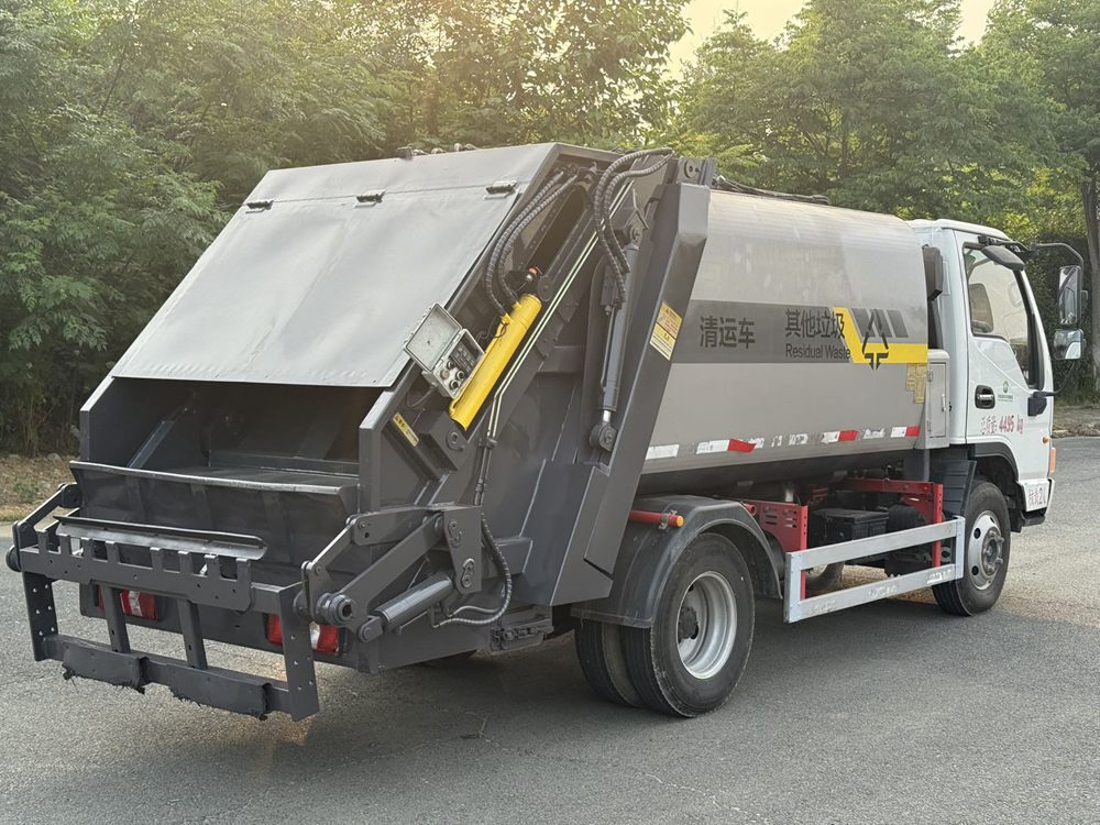 Used Chinese Brand Compressed Garbage Truck A0099 For Sale From China