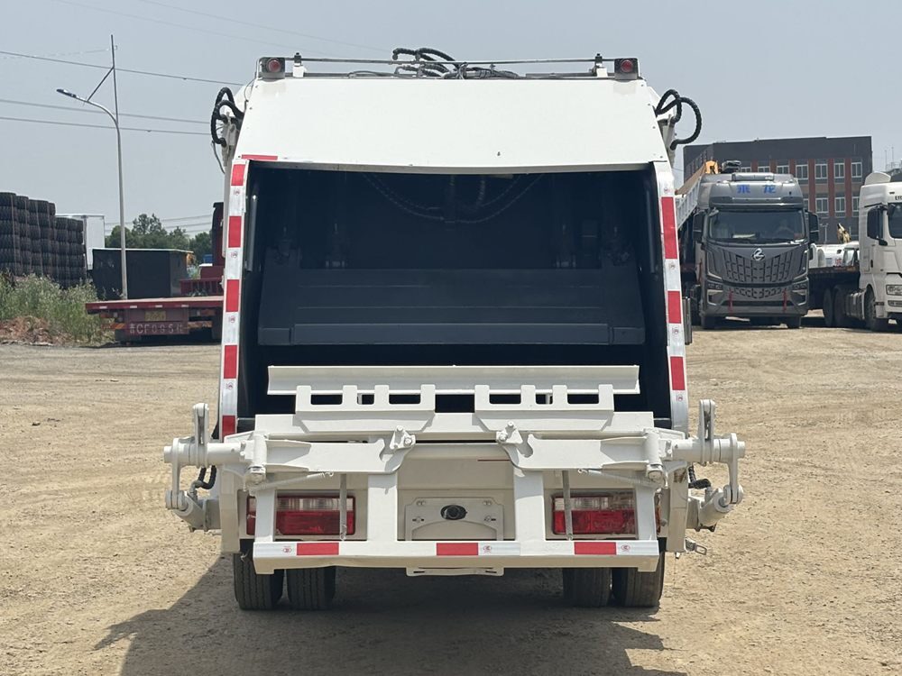 Used Dongfeng Compressed Garbage Truck A0092 For Sale From China