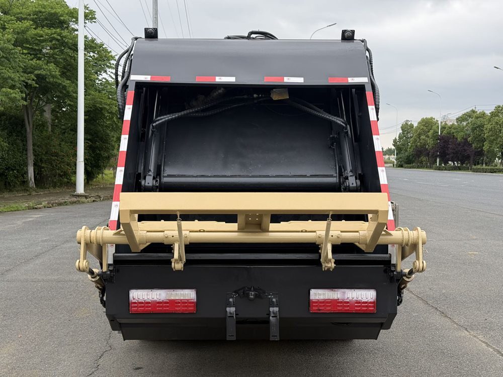 Used Dongfeng Compressed Garbage Truck A0096 For Sale From China