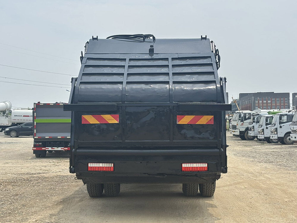 Used Dongfeng Compressed Garbage Truck A0098 For Sale From China