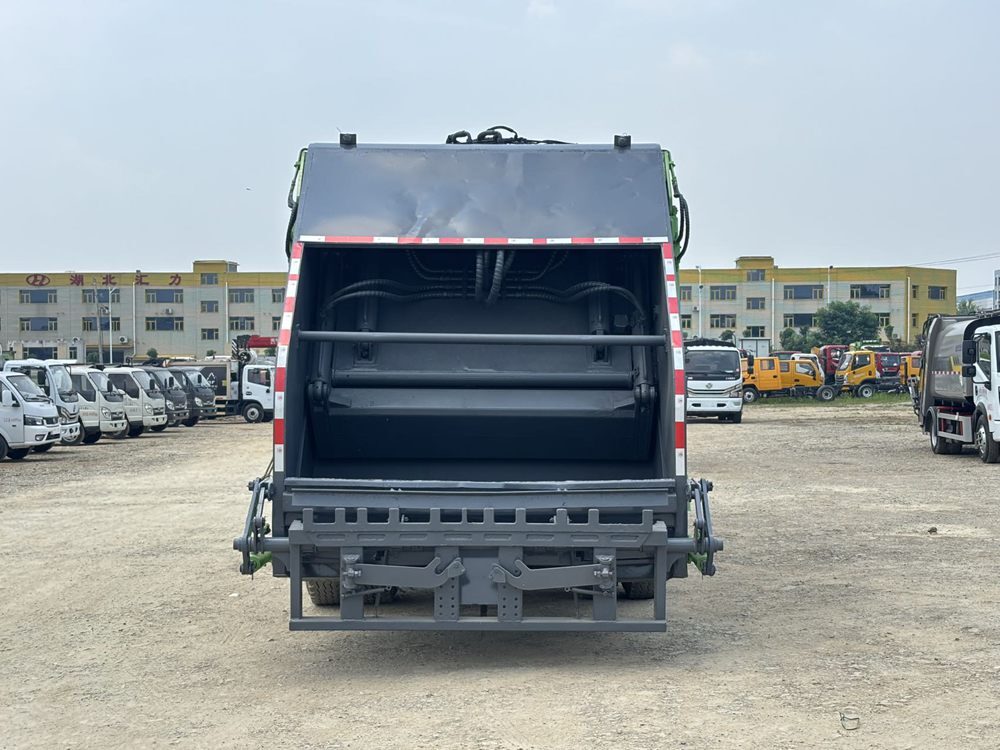 Used Dongfeng Compressed Garbage Truck A0102 For Sale From China