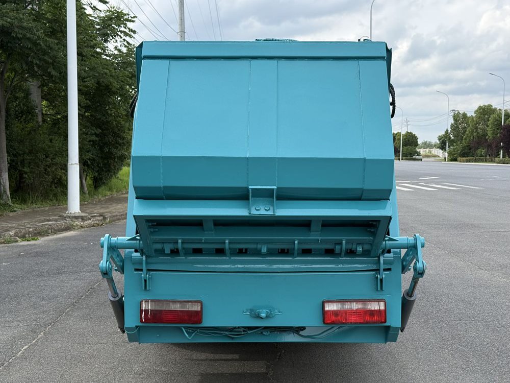 Used Dongfeng Compressed Garbage Truck A0111 For Sale From China