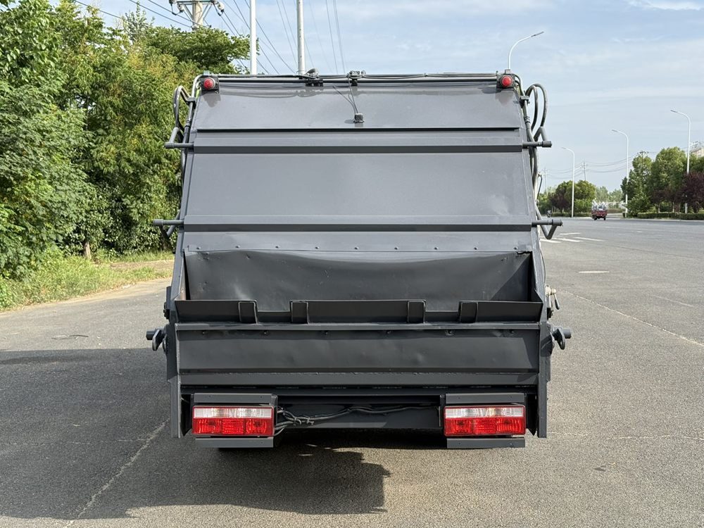 Used Dongfeng Compressed Garbage Truck A0117 For Sale From China